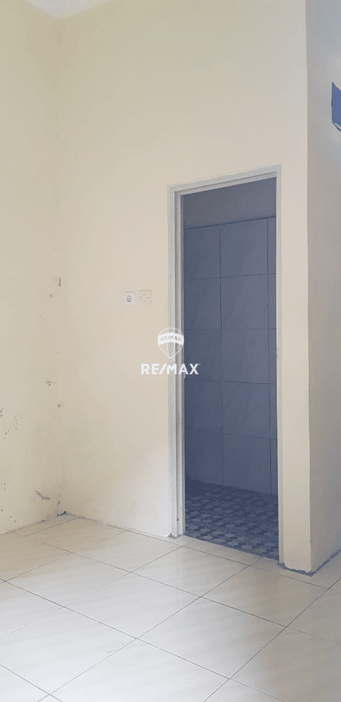 DIJUAL RUMAH KOS 4 PINTU DI KALIBATA LOKASI MENARIK