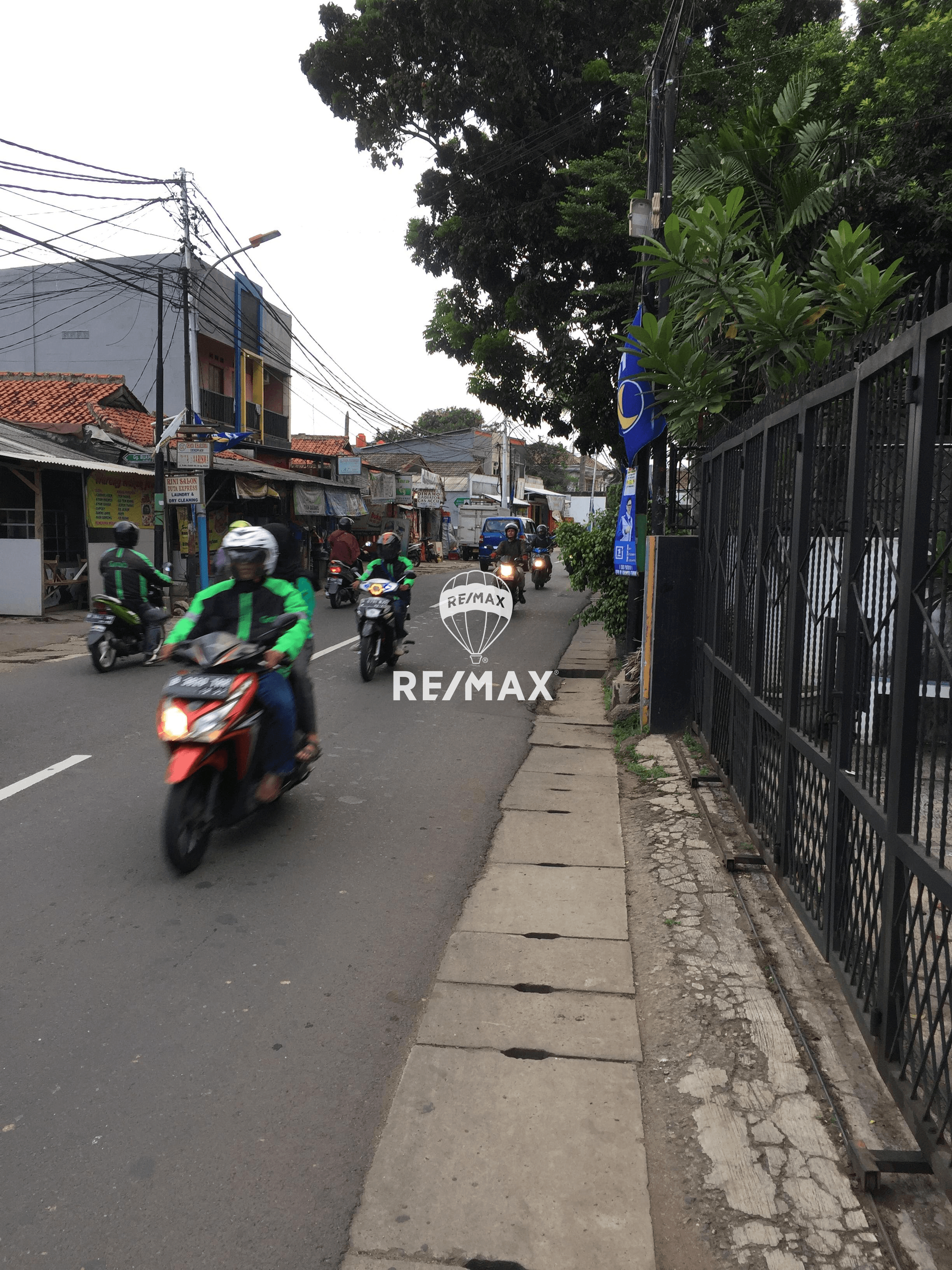 DIJUAL RUMAH AREA ZONA KOMERSIL KAWASAN TAMAN MINI CIPAYUNG