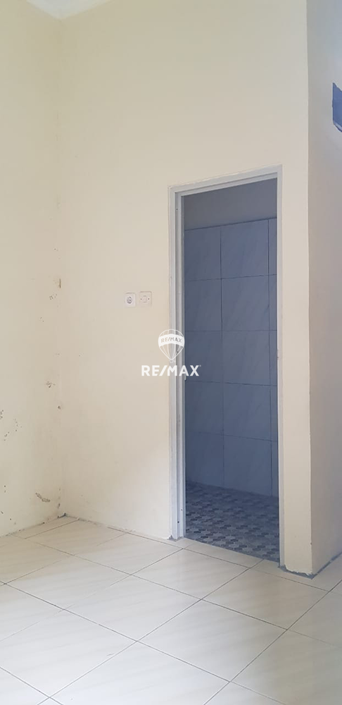 DIJUAL RUMAH KOS 4 PINTU DI KALIBATA LOKASI MENARIK